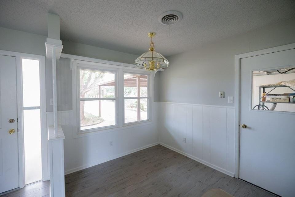 5402 48th St - Photo 4 of 11