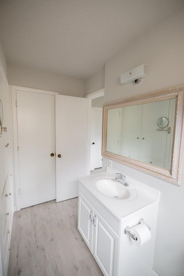 5402 48th St - Photo 7 of 11