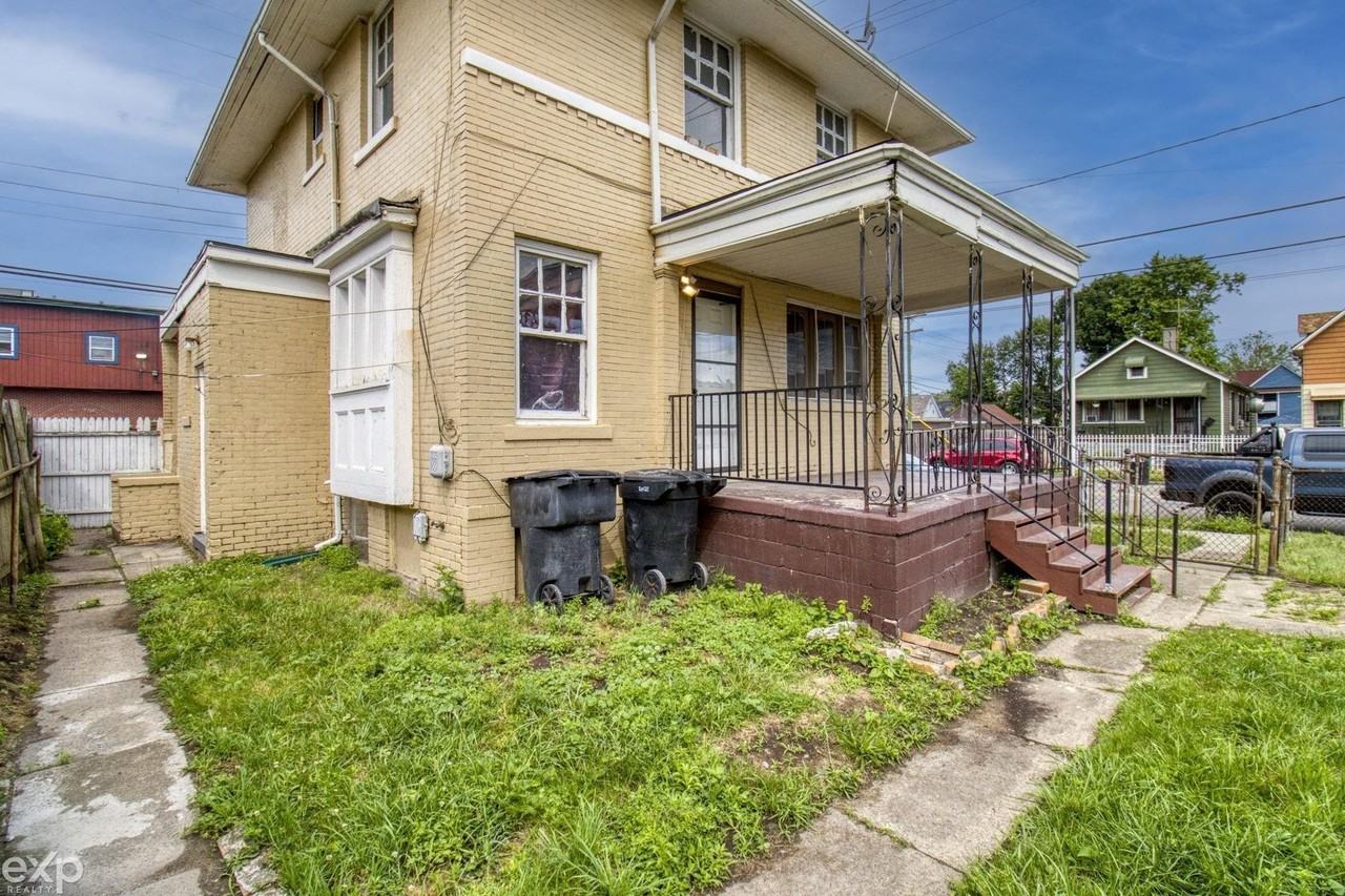 5421 Toledo St - Photo 4 of 49