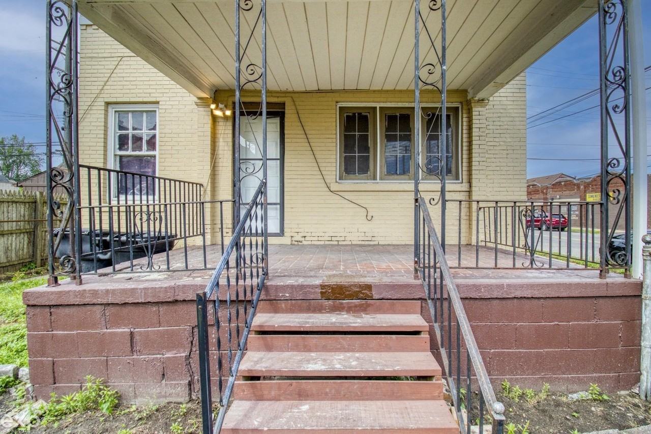 5421 Toledo St - Photo 6 of 49