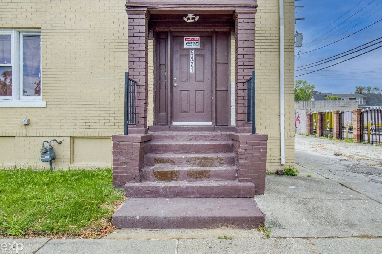 5421 Toledo St - Photo 7 of 49