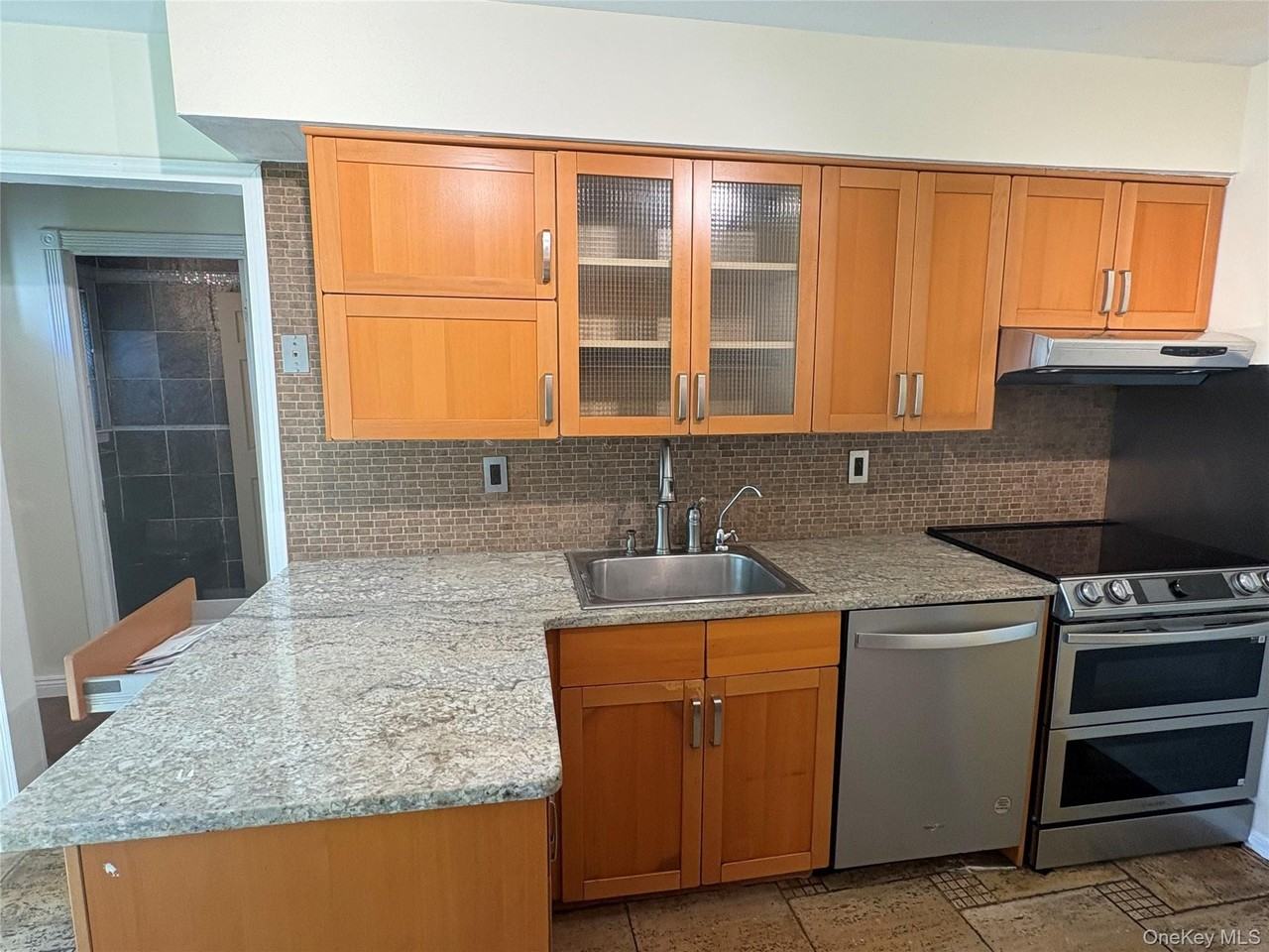 5 Manors Dr - Photo 2 of 17