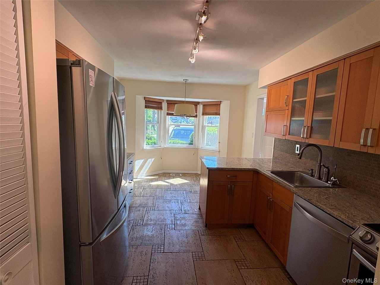 5 Manors Dr - Photo 4 of 17
