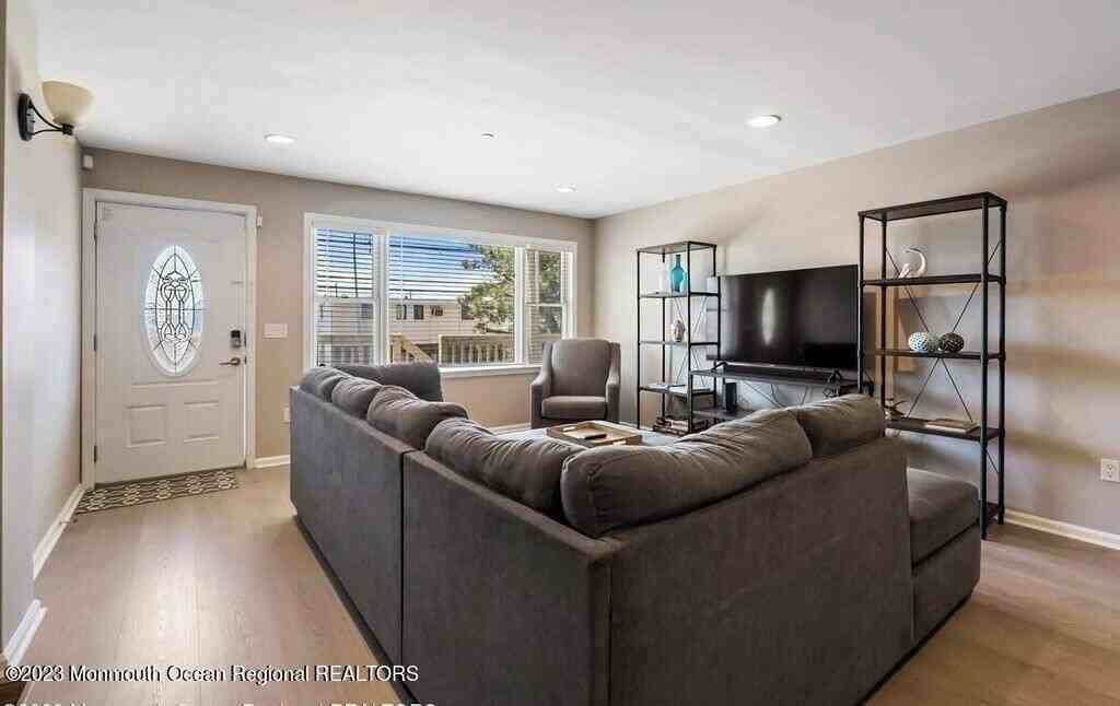 132 Hancock Ave #1 - Photo 3 of 23