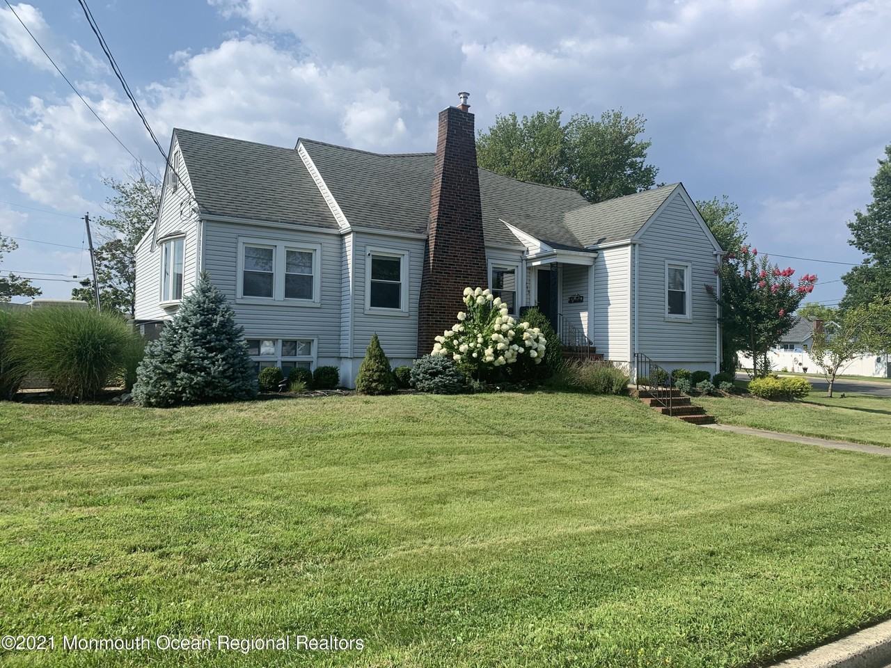 245 Monmouth Blvd - Photo 2 of 19