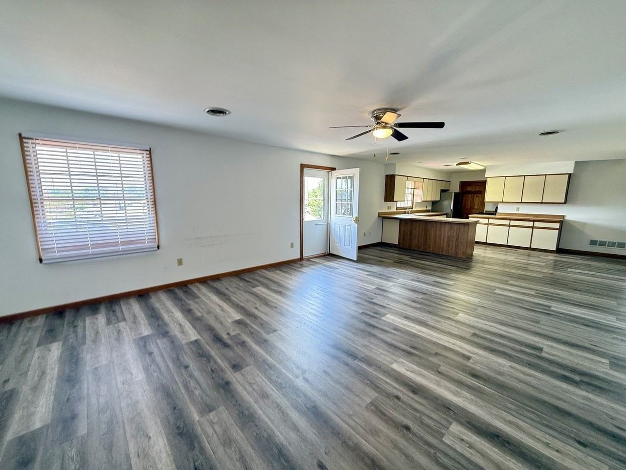 1617 N Bridge St - Photo 2 of 11