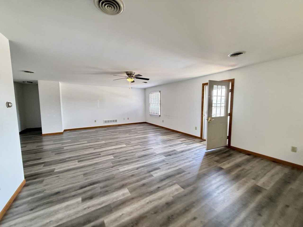 1617 N Bridge St - Photo 3 of 11