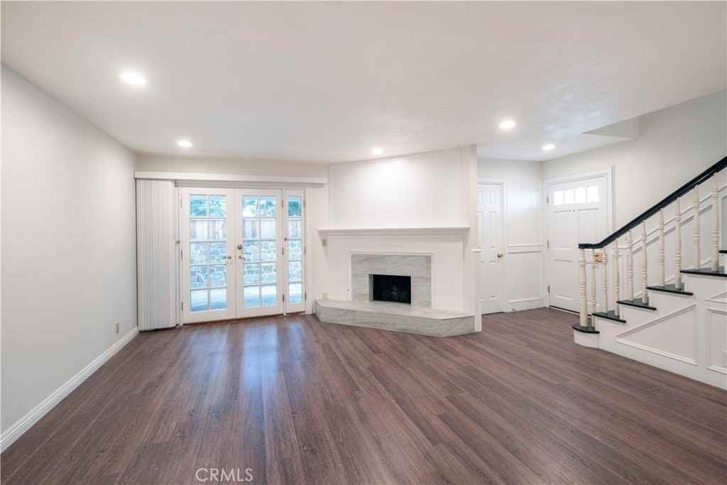 328 W 7th St - Photo 6 of 37