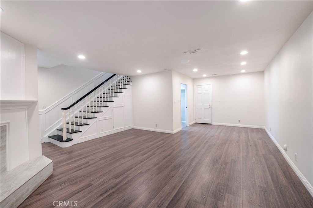 328 W 7th St - Photo 7 of 37
