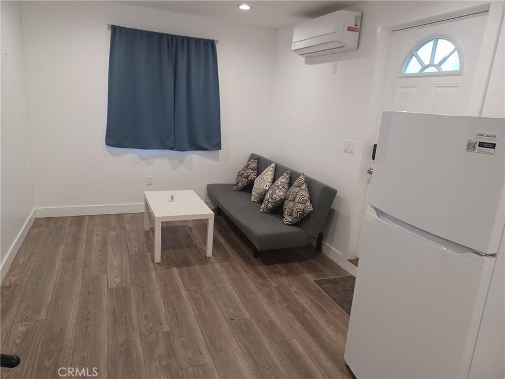 24019 Sylvan St #ADU - Photo 5 of 17