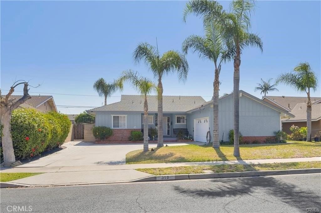 310 S Beachy Pl - Photo 2 of 23