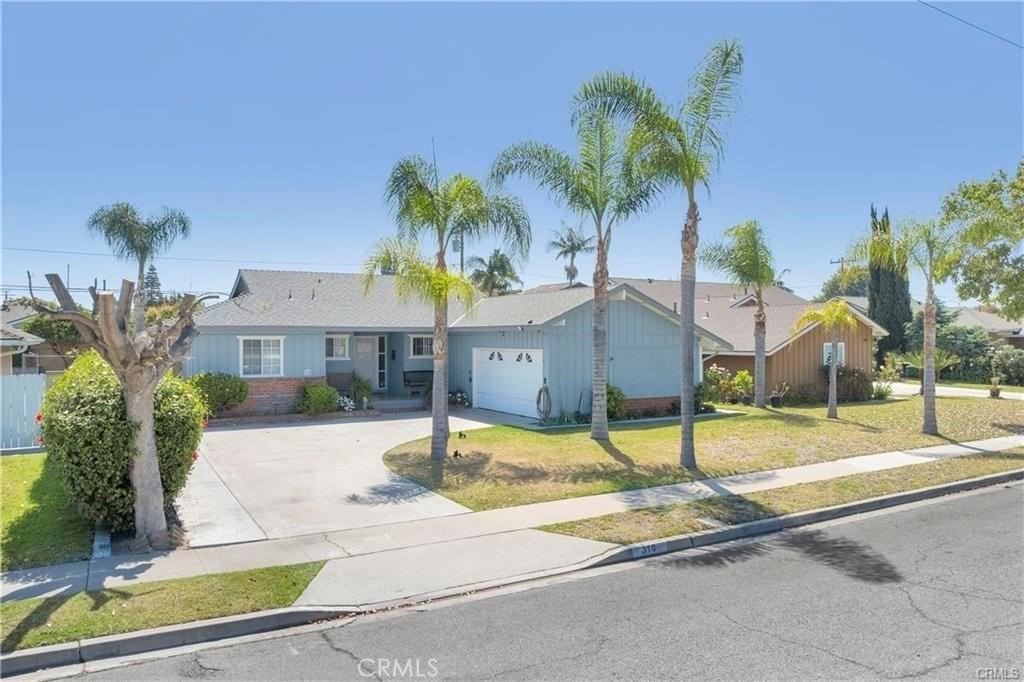 310 S Beachy Pl - Photo 3 of 23