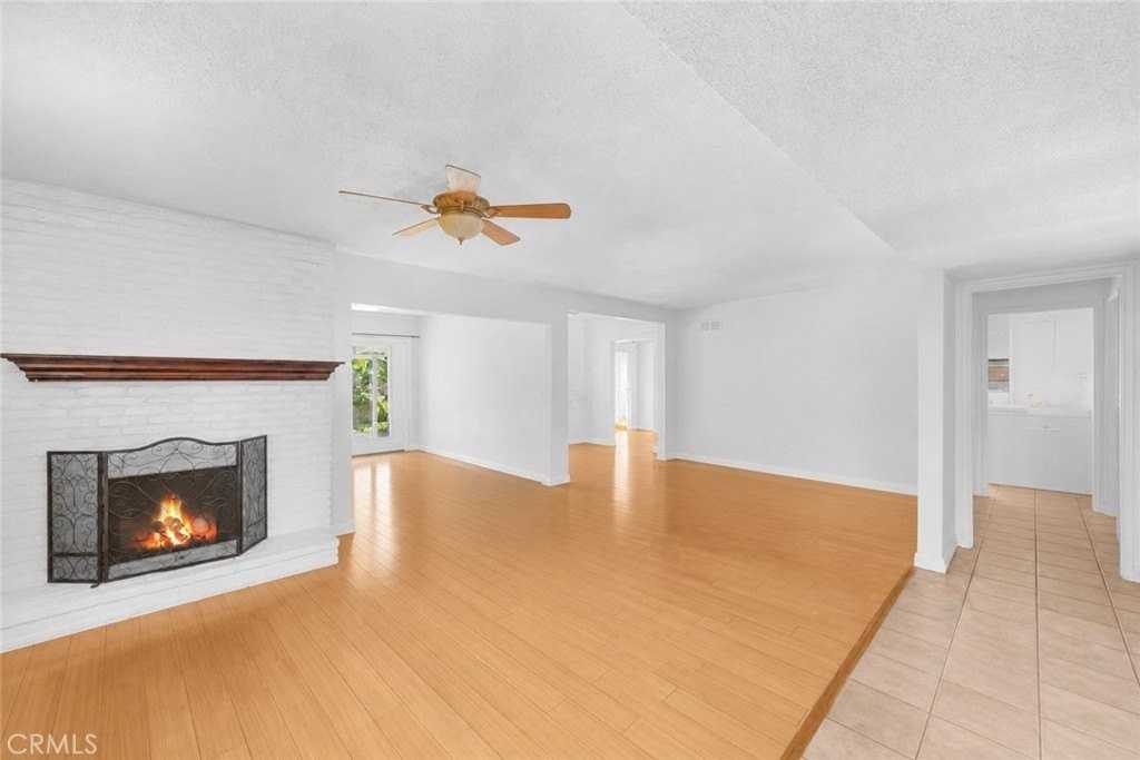 310 S Beachy Pl - Photo 6 of 23