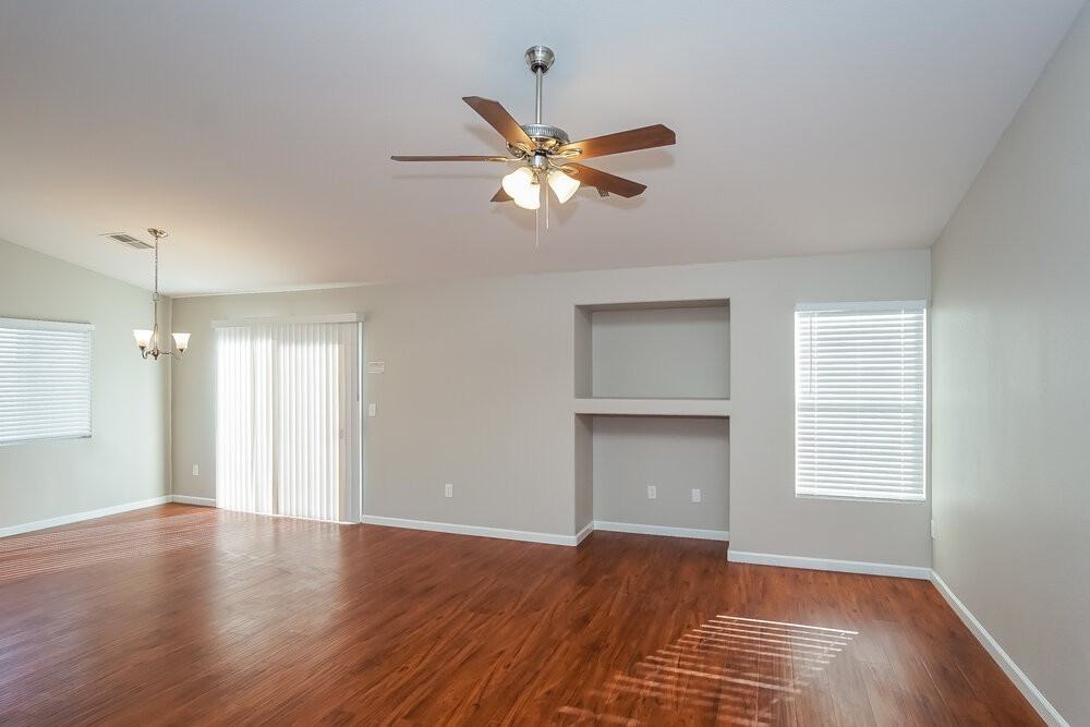 718 Saratoga Springs St - Photo 3 of 15