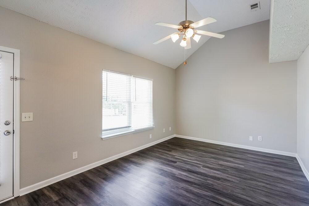 273 Mary Joe Martin Dr - Photo 4 of 17
