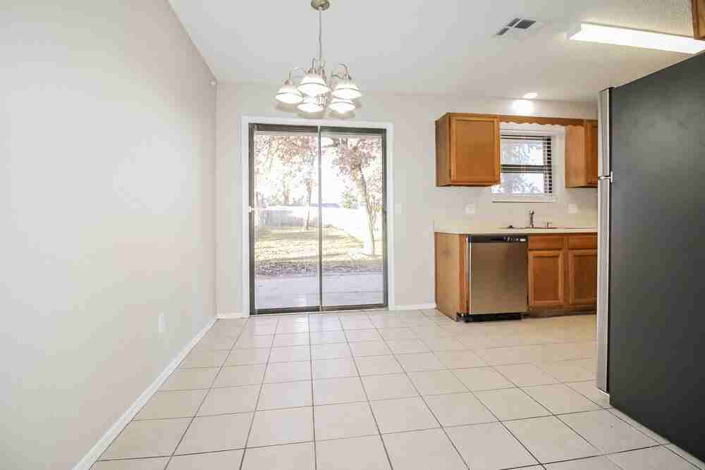 10321 Koch Dr - Photo 5 of 16