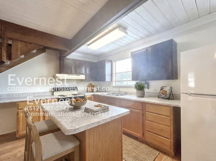 801 W Navarro St #A - Photo 5 of 14