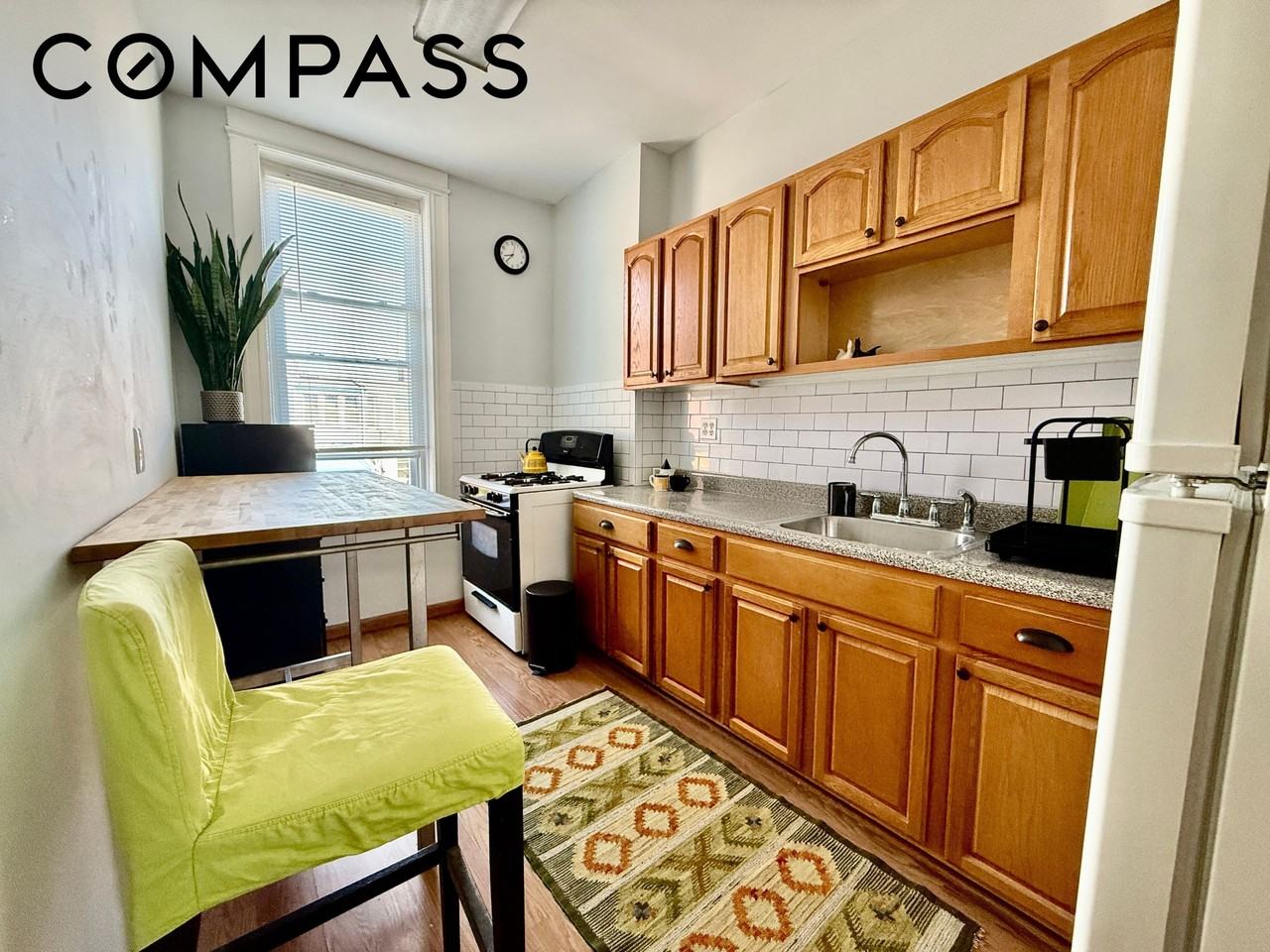 149 E 35th St #2 - Photo 4 of 10