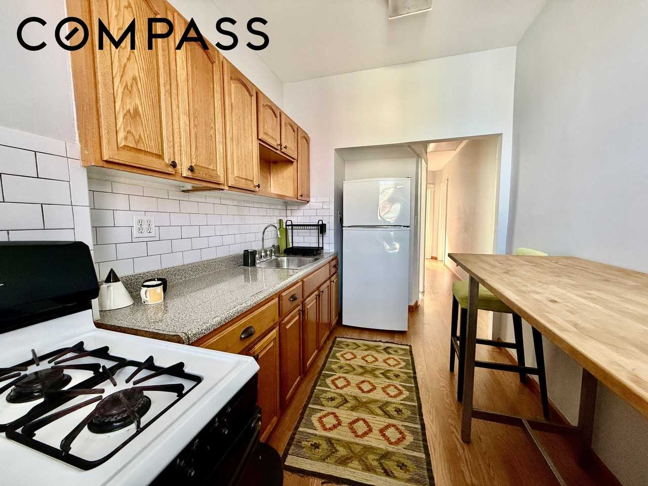149 E 35th St #2 - Photo 5 of 10