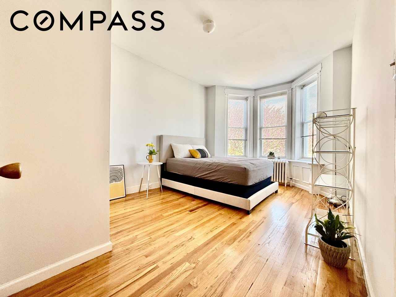 149 E 35th St #2 - Photo 6 of 10