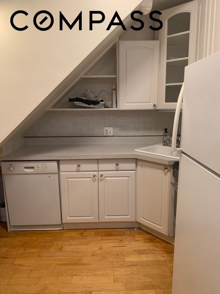 538 44th St #2 - Photo 3 of 5
