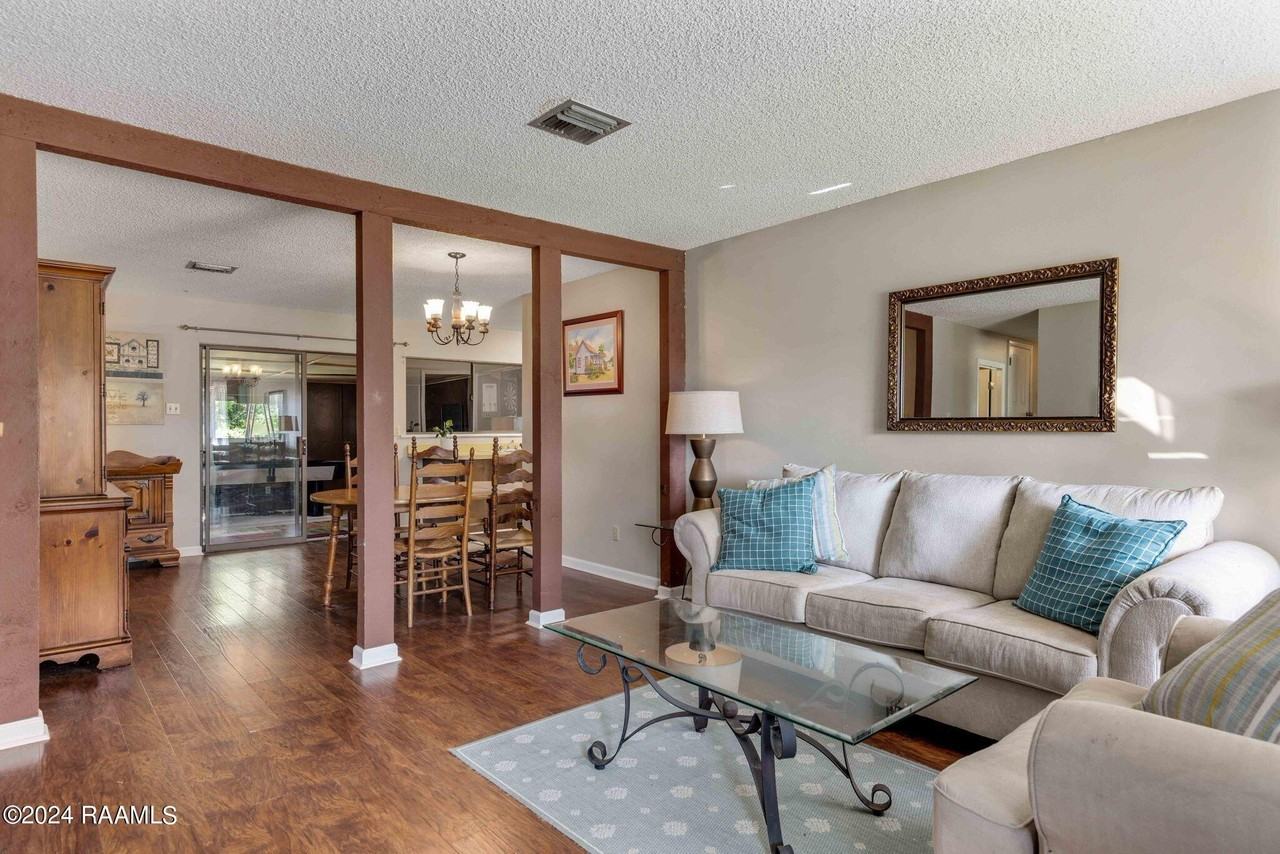 303 Plaza Village Dr - Photo 2 of 20