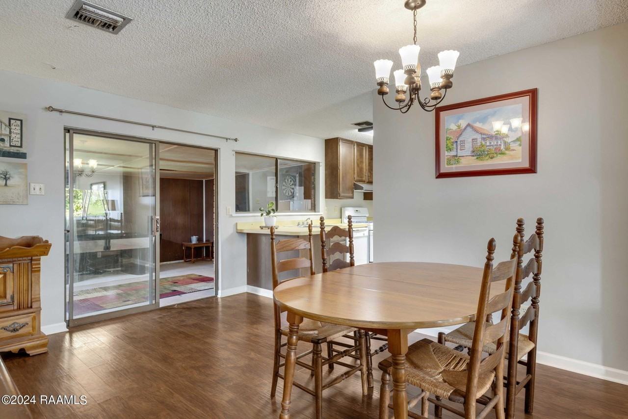 303 Plaza Village Dr - Photo 5 of 20
