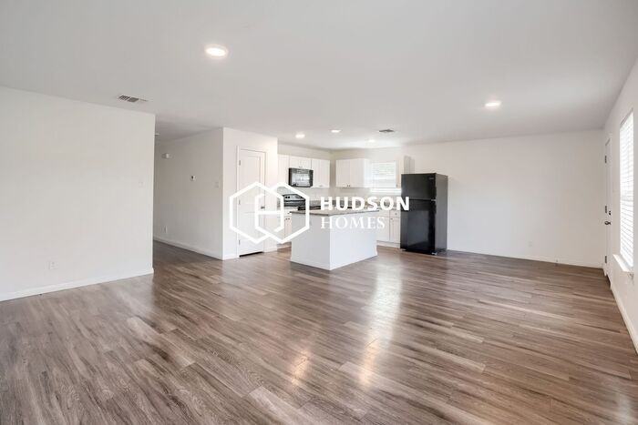 1718 Beacon St - Photo 4 of 14