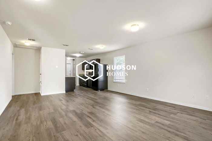 2402 Smith Dr - Photo 5 of 14