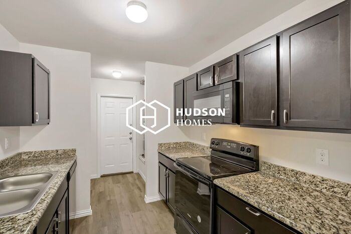 2402 Smith Dr - Photo 6 of 14