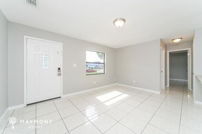 1737 Hinckley Rd - Photo 4 of 15