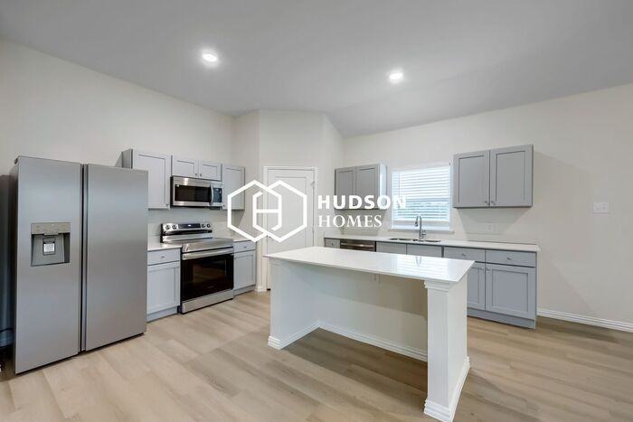 1601 Annabelle St - Photo 3 of 12