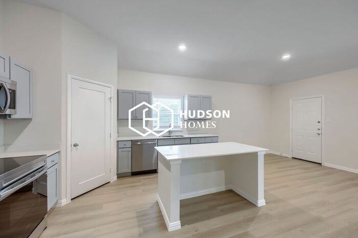 1601 Annabelle St - Photo 4 of 12