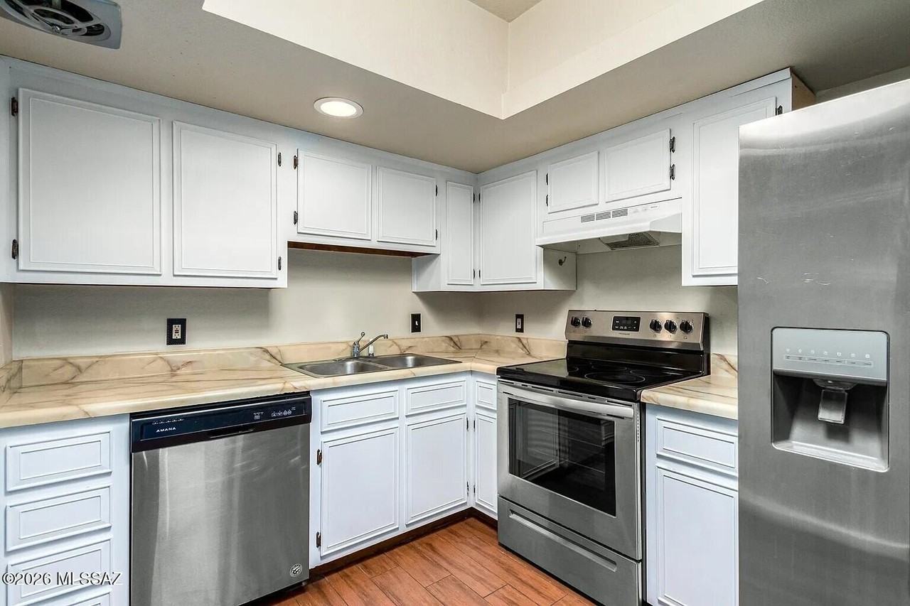 8255 N Oracle Rd #210 - Photo 4 of 7