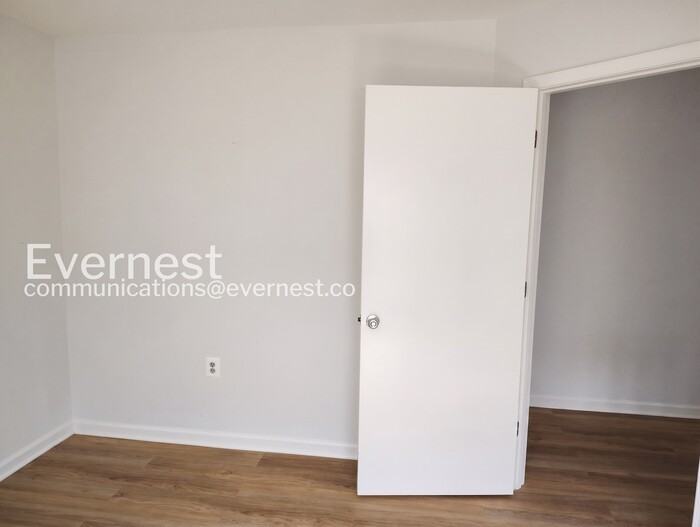 217 E 5th St - Photo 7 of 18