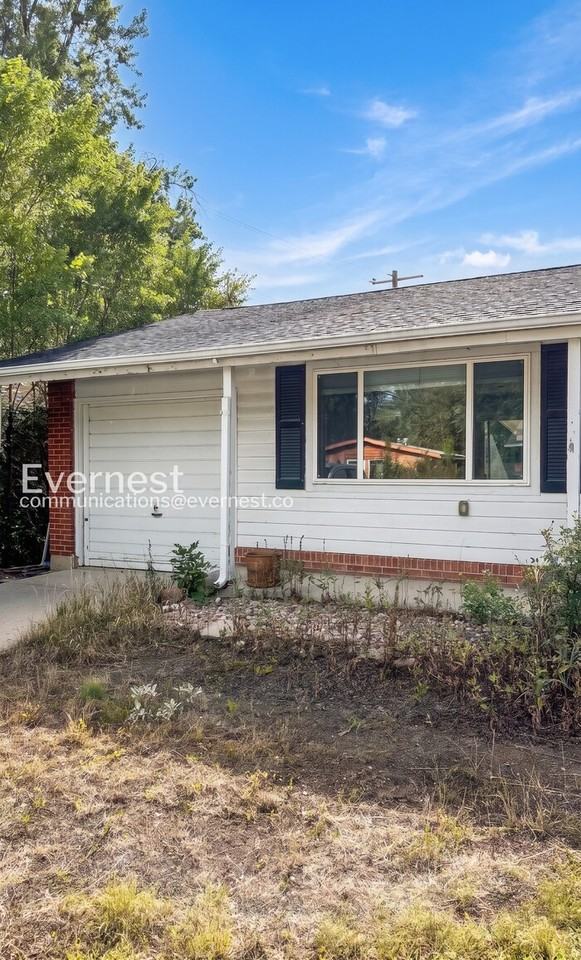 380 Martin Dr - Photo 2 of 16