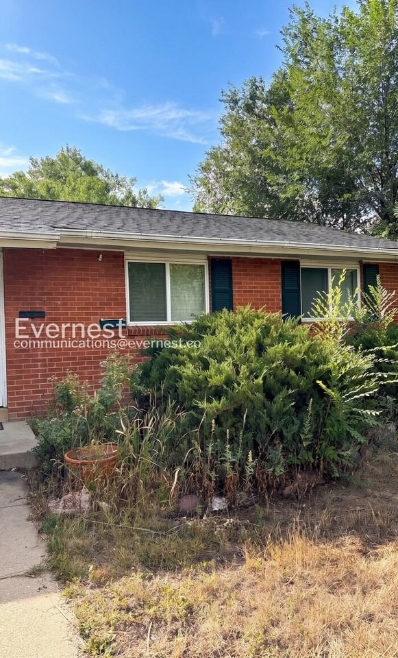 380 Martin Dr - Photo 3 of 16
