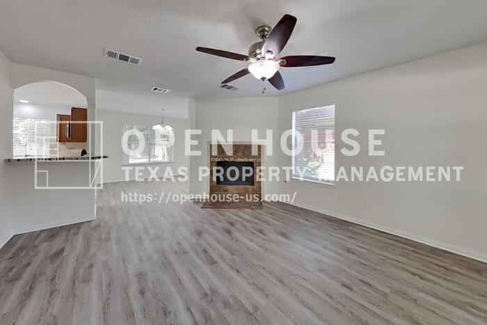 1611 Sterling Village Dr - Photo 4 of 21