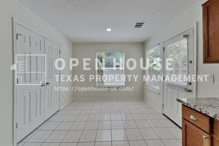 1611 Sterling Village Dr - Photo 6 of 21