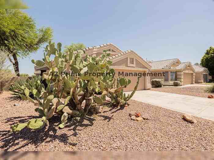 1654 W Geronimo St - Photo 3 of 29
