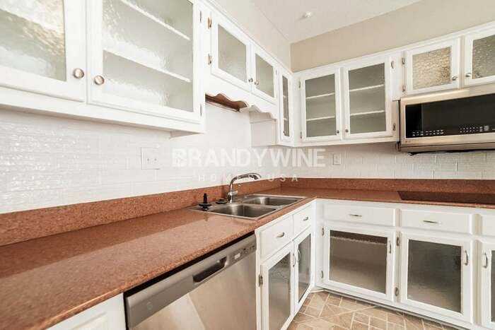 7477 Stonington Dr - Photo 5 of 19