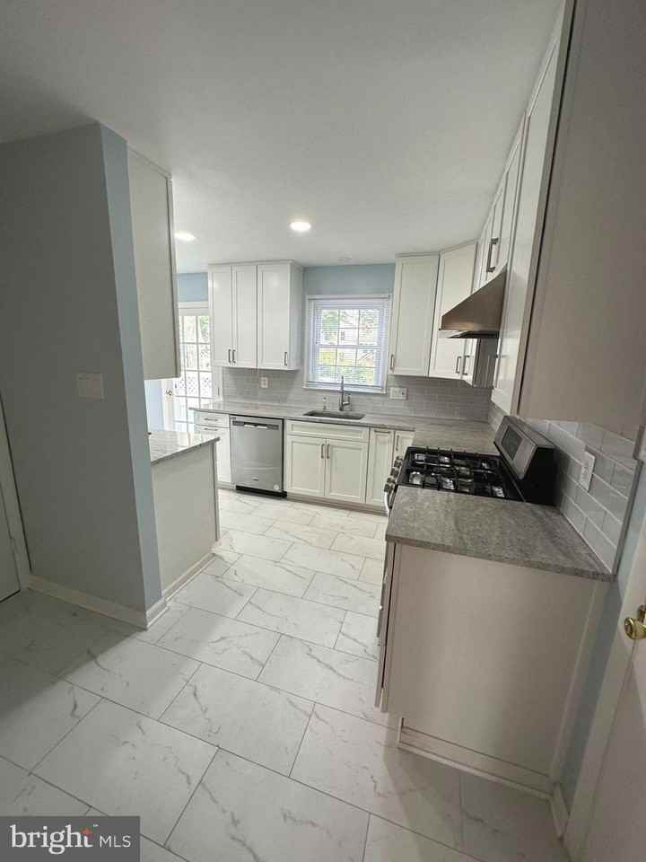 13524 Ellendale Dr - Photo 5 of 17