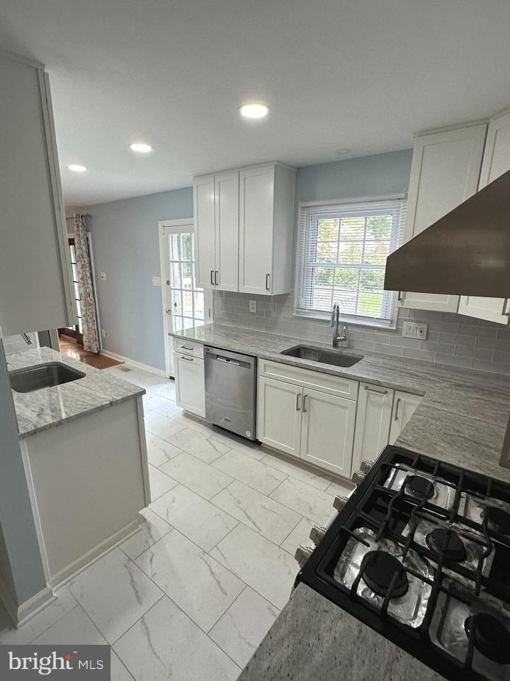 13524 Ellendale Dr - Photo 6 of 17