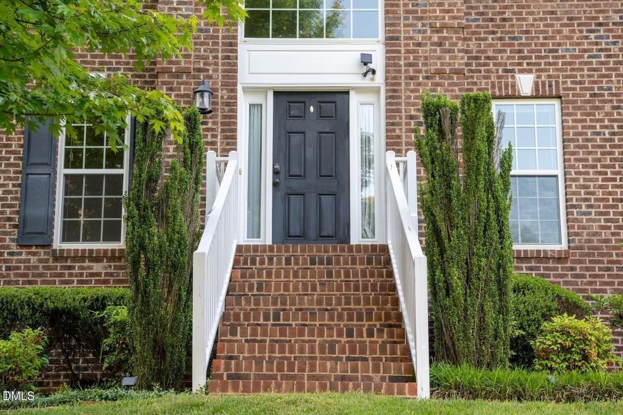 8620 Forester Ln - Photo 2 of 35