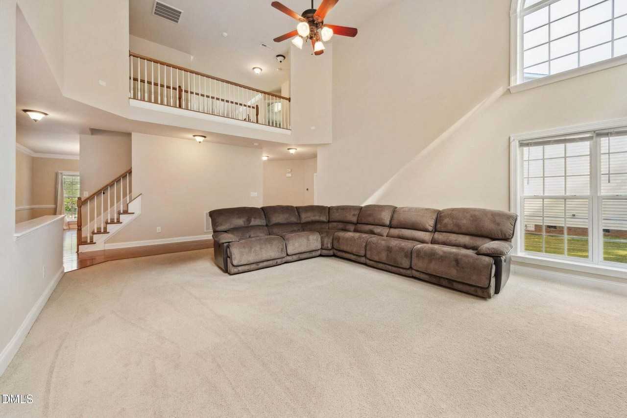 8620 Forester Ln - Photo 5 of 35