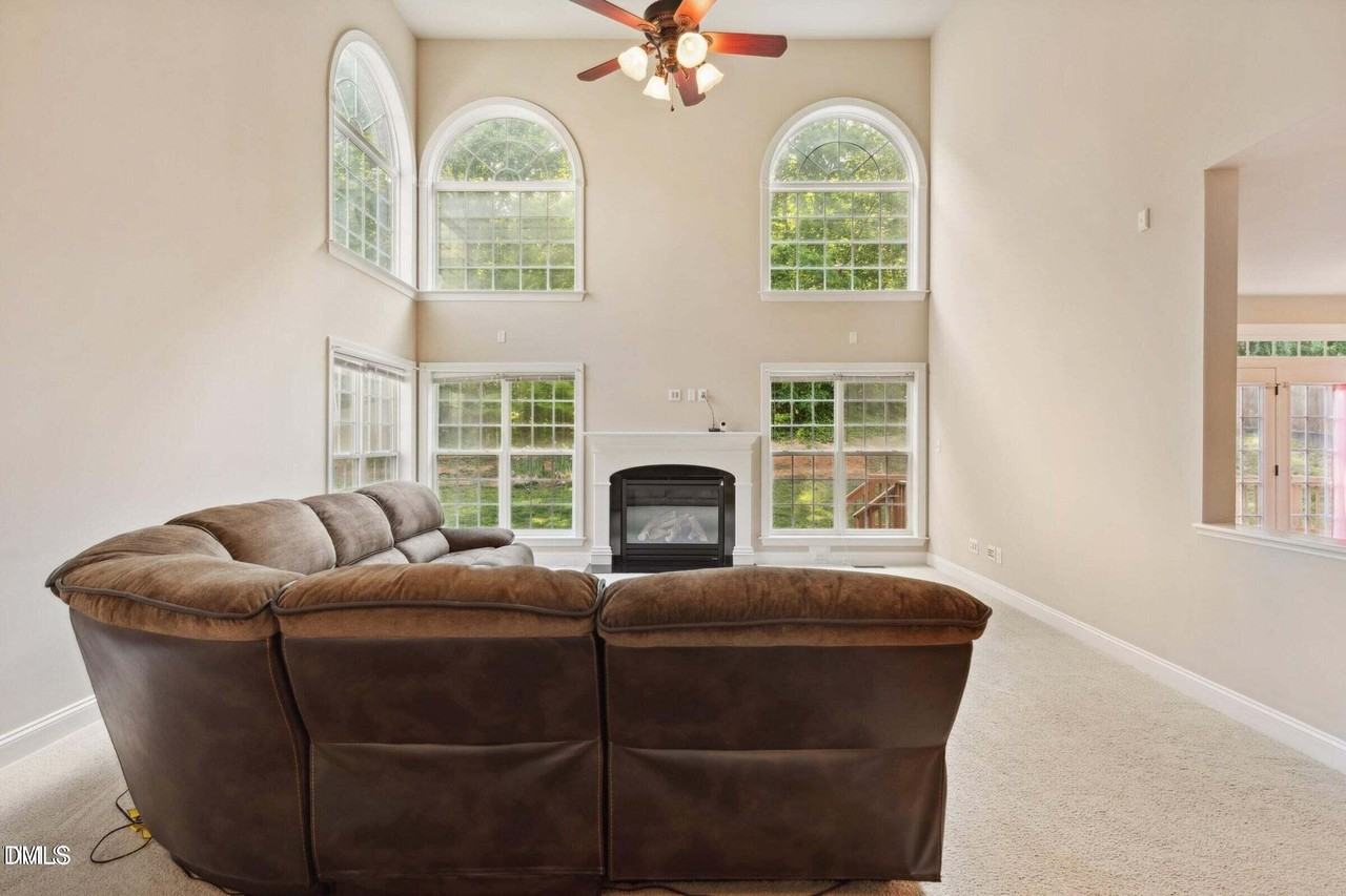 8620 Forester Ln - Photo 6 of 35
