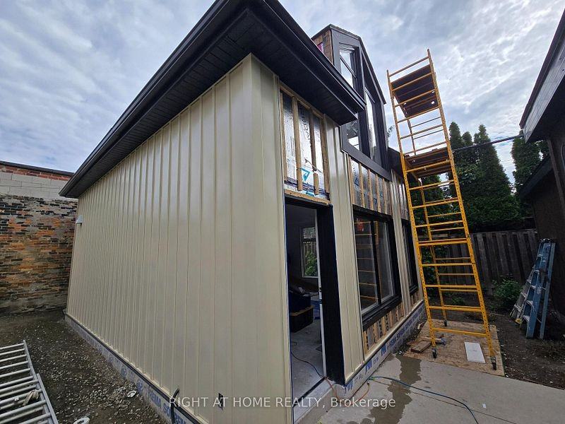 1103 Dufferin Street - Photo 2 of 13