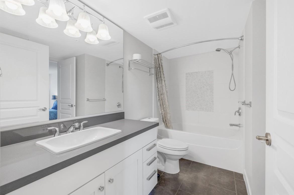 4550 Fraser St - Photo 2 of 20