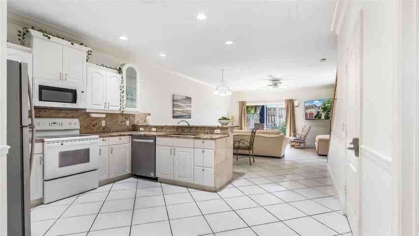 512 South Ocean Boulevard - Photo 3 of 8