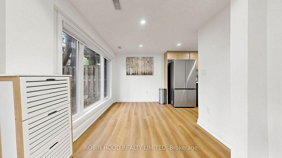 8 Laxton Avenue - Photo 4 of 20